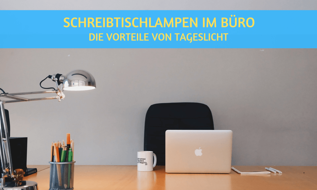 Schreibtischlampe im Büro mit Tageslicht